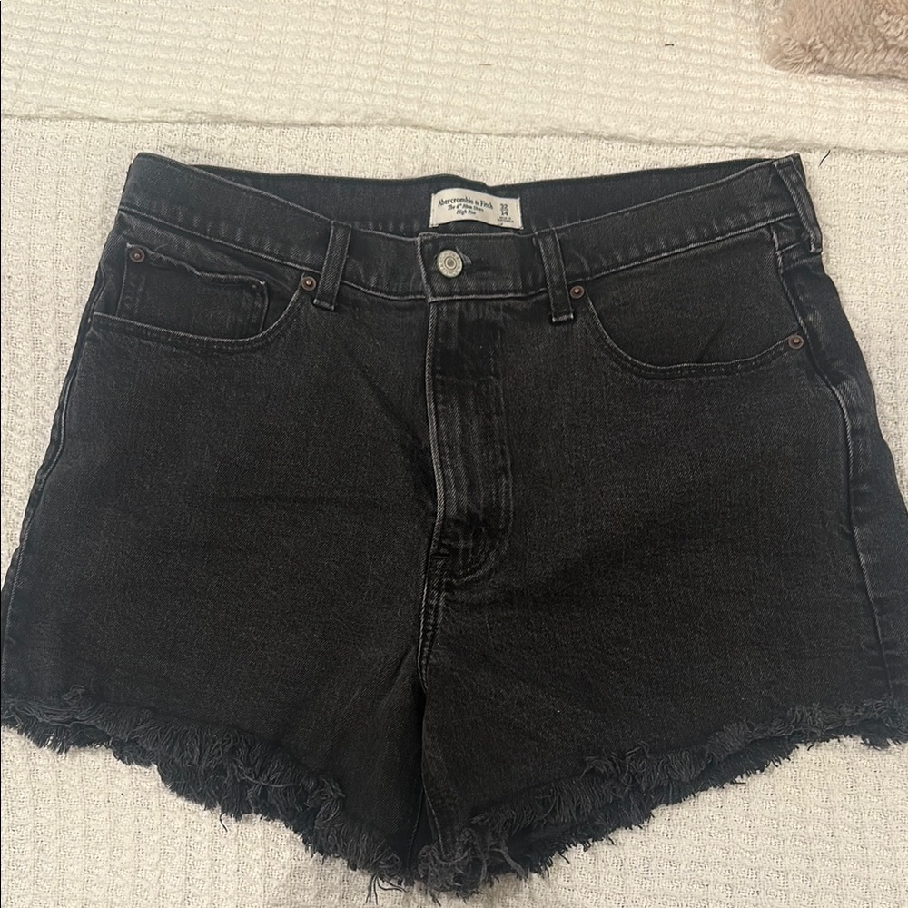 Abercrombie 4” High Rise Mom Short | 32